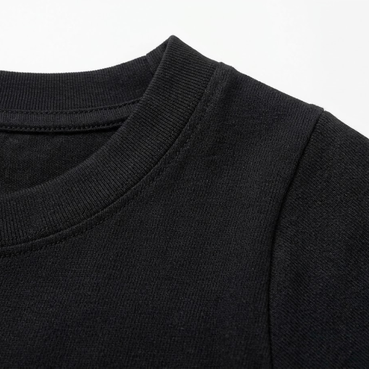 Crop top blouse for women with short sleeves and a round neck — daily