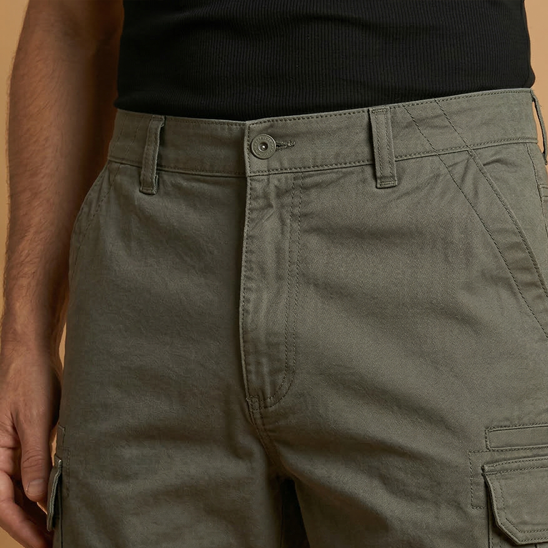 Men's cargo shorts | knee-length bermuda with flap pockets